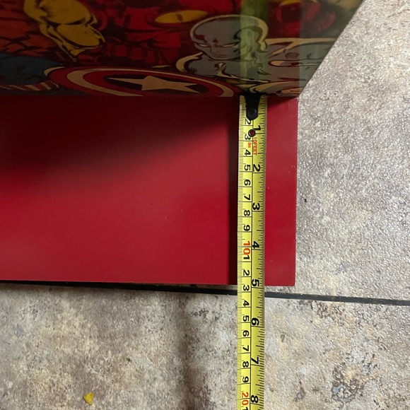 Marvel Superheroes Wooden Wall Shelf with 3 Pegs - Picture 4 of 5
